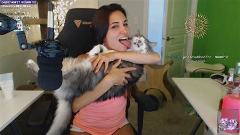 alinity makeout|ALINITY MAKING OUT WITH HER CAT .